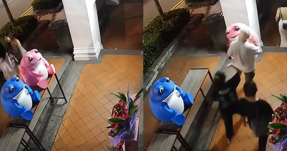 Man casually steals Giant jinro frog statue from Korean eatery in tanjong pagar
