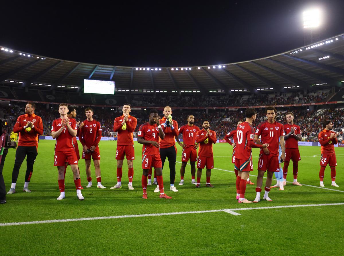 Kevin de Bruyne to the rescue as Belgium hold off gallant Welsh fightback