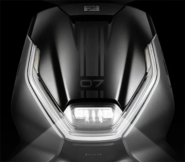 12699元起 极核高性能电摩AE7上市：行业首发四合一侧挂电机