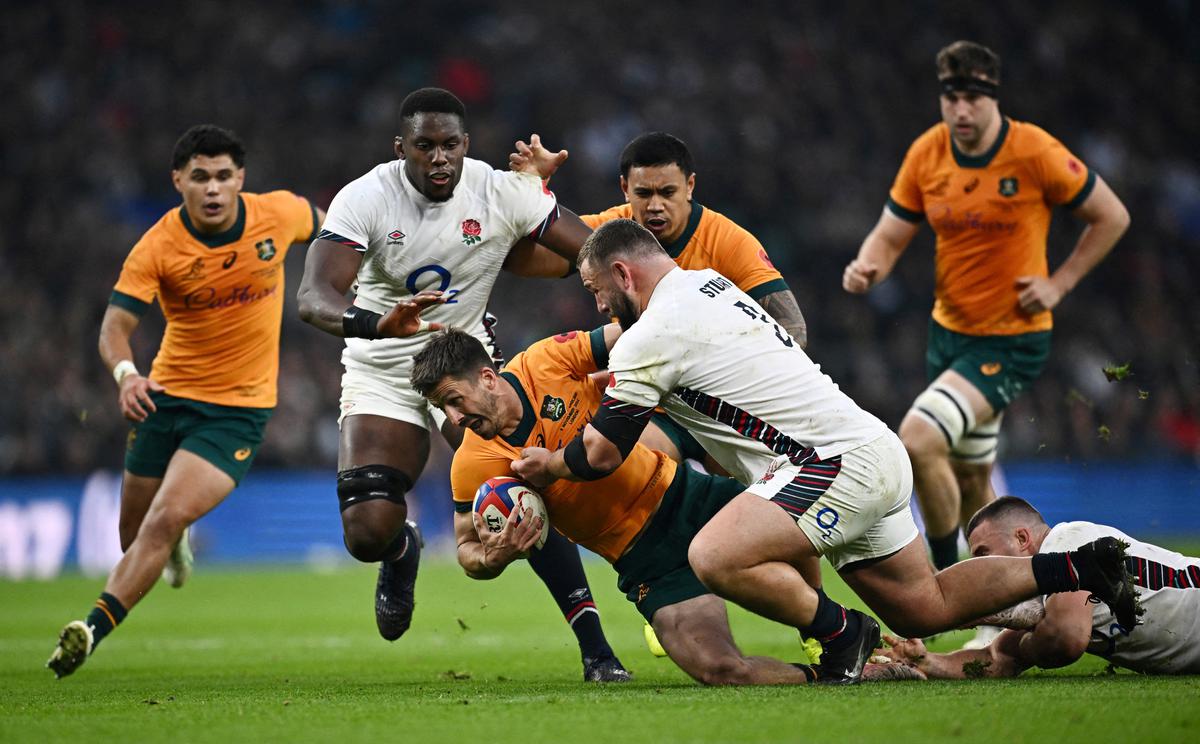 Schmidt backs Gordon's skills but no hints on Wallabies captaincy