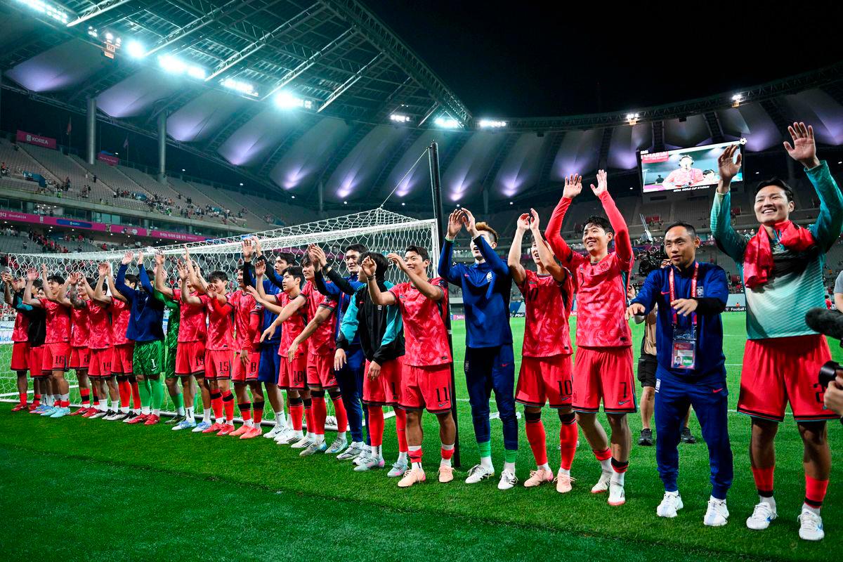 Son to ‘wait and see’ on Tottenham future after Saudi links