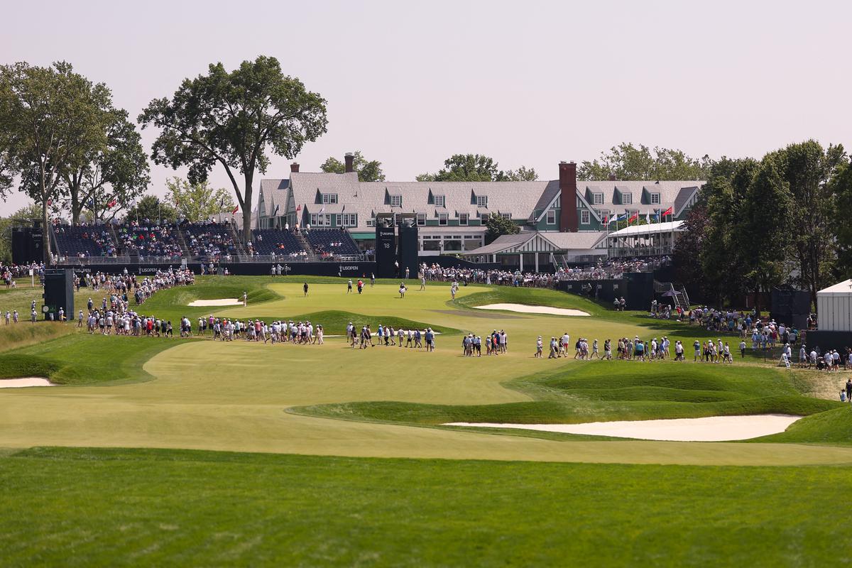 Oakmont's lone tree offers reprieve for sun-kissed U.S. Open fans