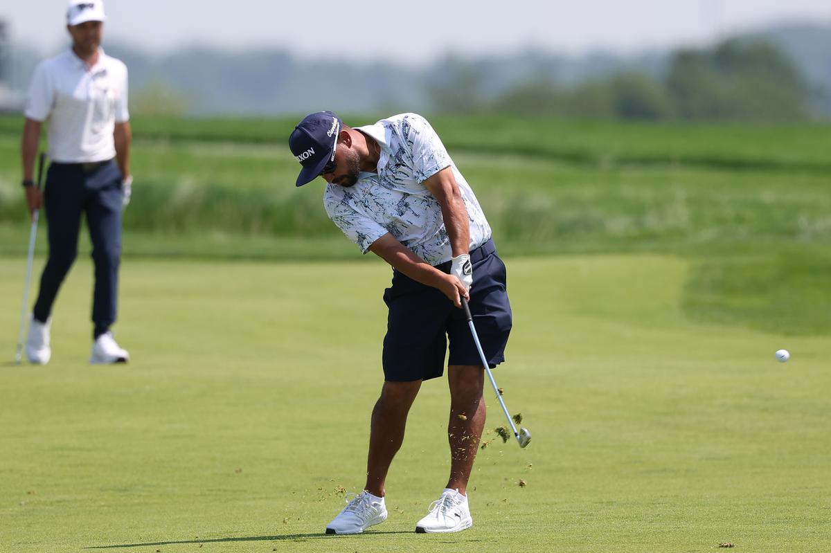 Walking on egg shells pays off for US Open leader Spaun