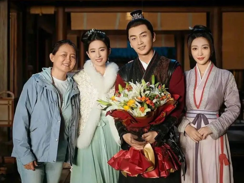 Crystal Liu's camp denies new project with Chen Xiao