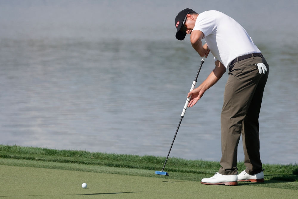 Adam Scott’s ‘old-man par golf’ keeps him in US Open contention with back-to-back 70s