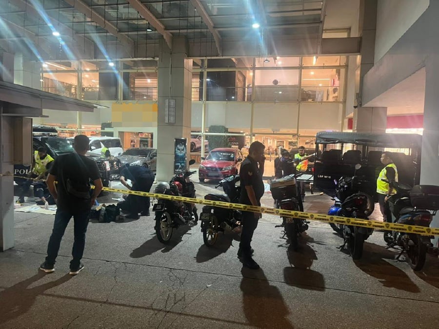 [UPDATED] Police hunting masked gunmen in fatal Cheras shopping mall shooting