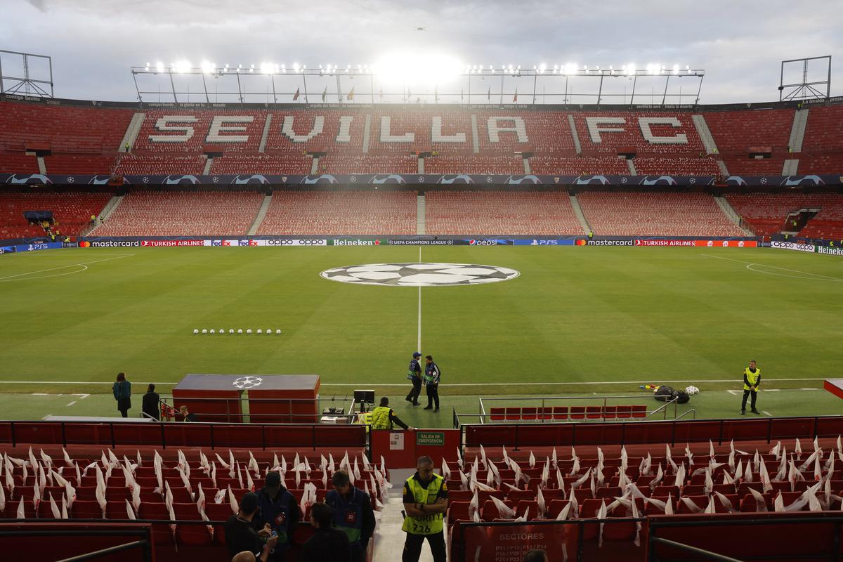 Sevilla appoint former player Almeyda as manager