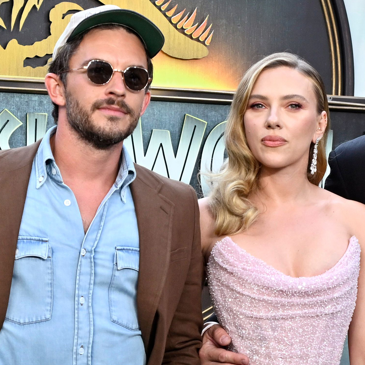 See Scarlett Johansson and Jonathan Bailey’s Wickedly Sweet Red-Carpet Kiss