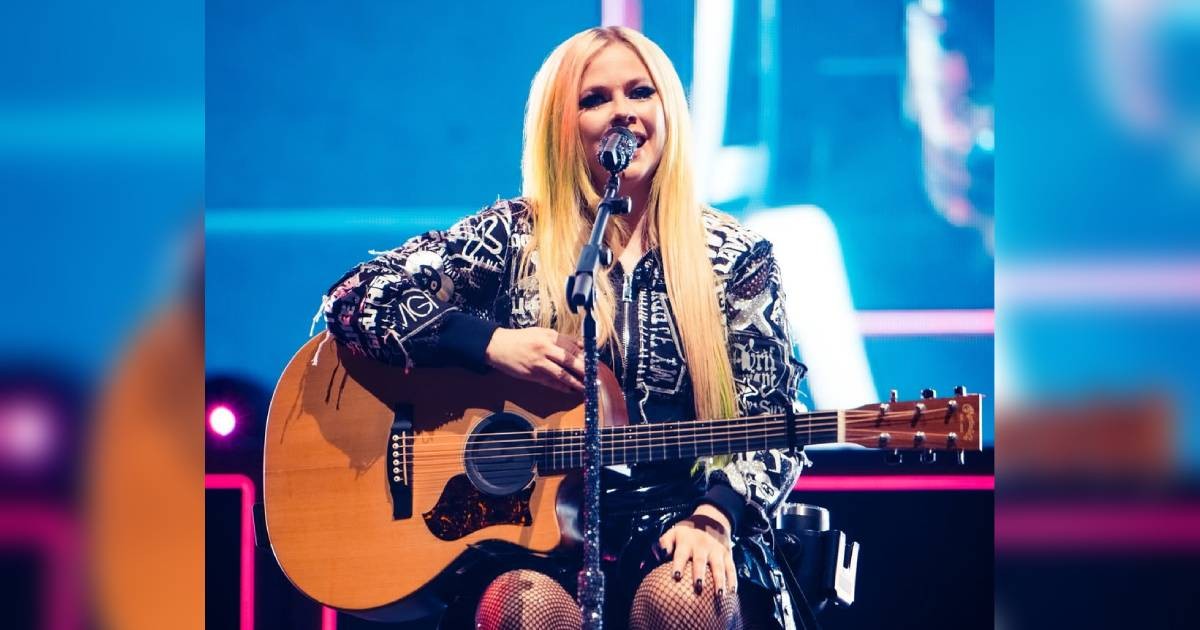 Avril Lavigne praises ex-husband Deryck Whibley after they reunited for performance