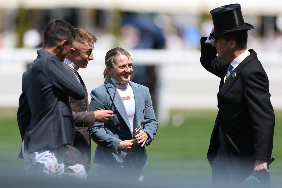 Horse racing-Docklands wins dramatic opening race at sunny Royal Ascot