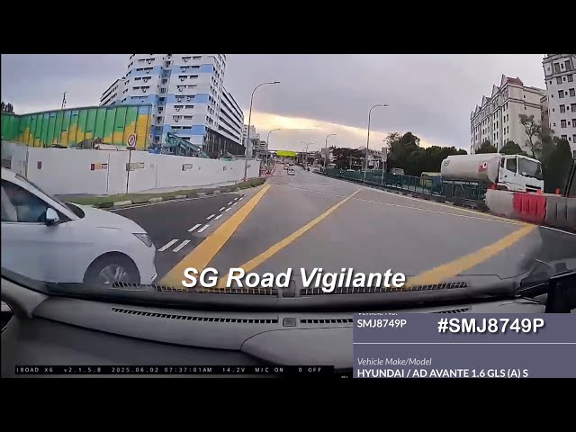 loyang ave hyundai avantefail to give way to camcar at give way line