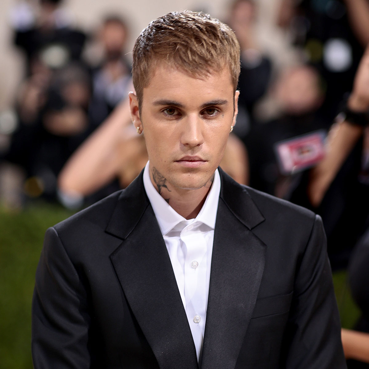 Justin Bieber Reacts to People Mocking Paparazzi Video of Him "Standing on Business"