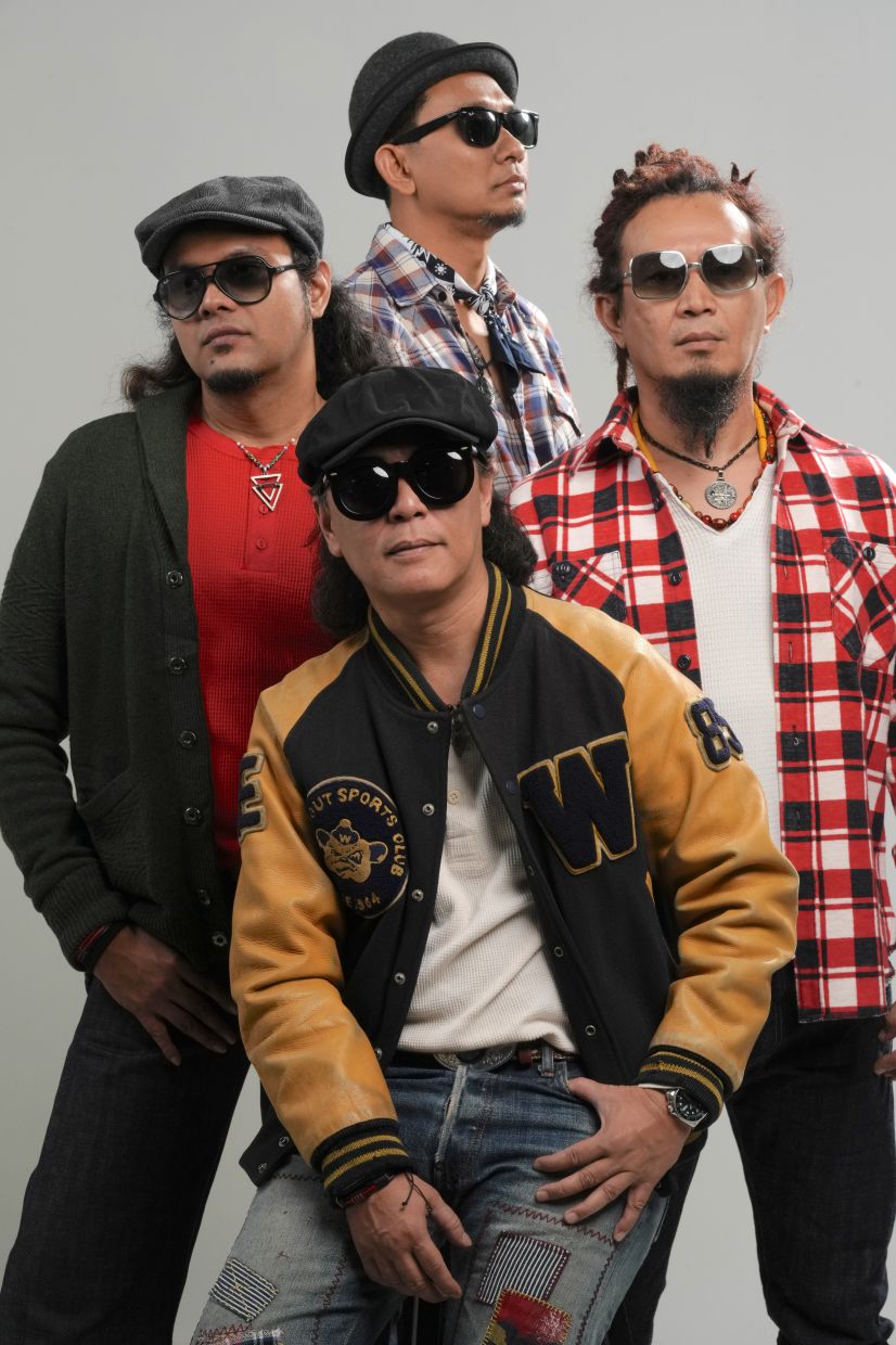 Malaysian pop-rock legendary band Spider goes full swing with their all-out acoustic show at the 'Spider Unplugged' concert