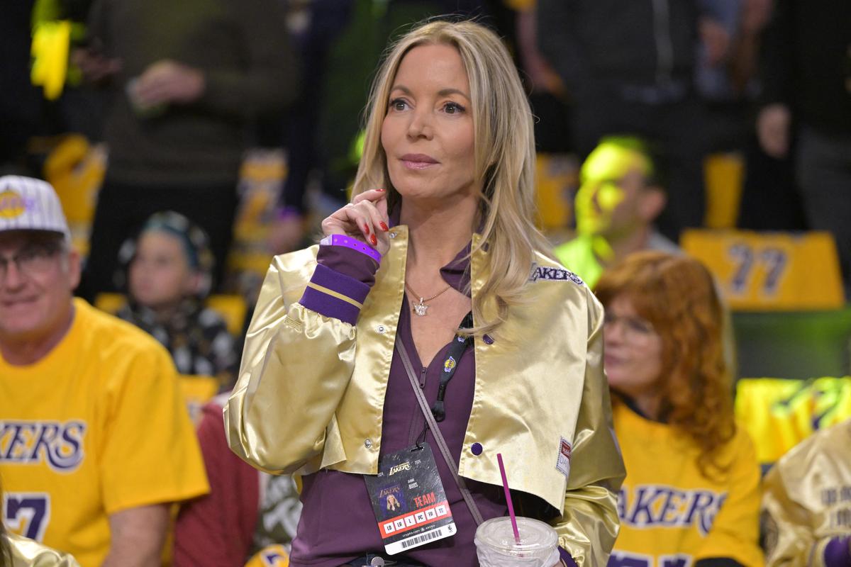 Buss family to sell Lakers at $10 billion valuation, ESPN says