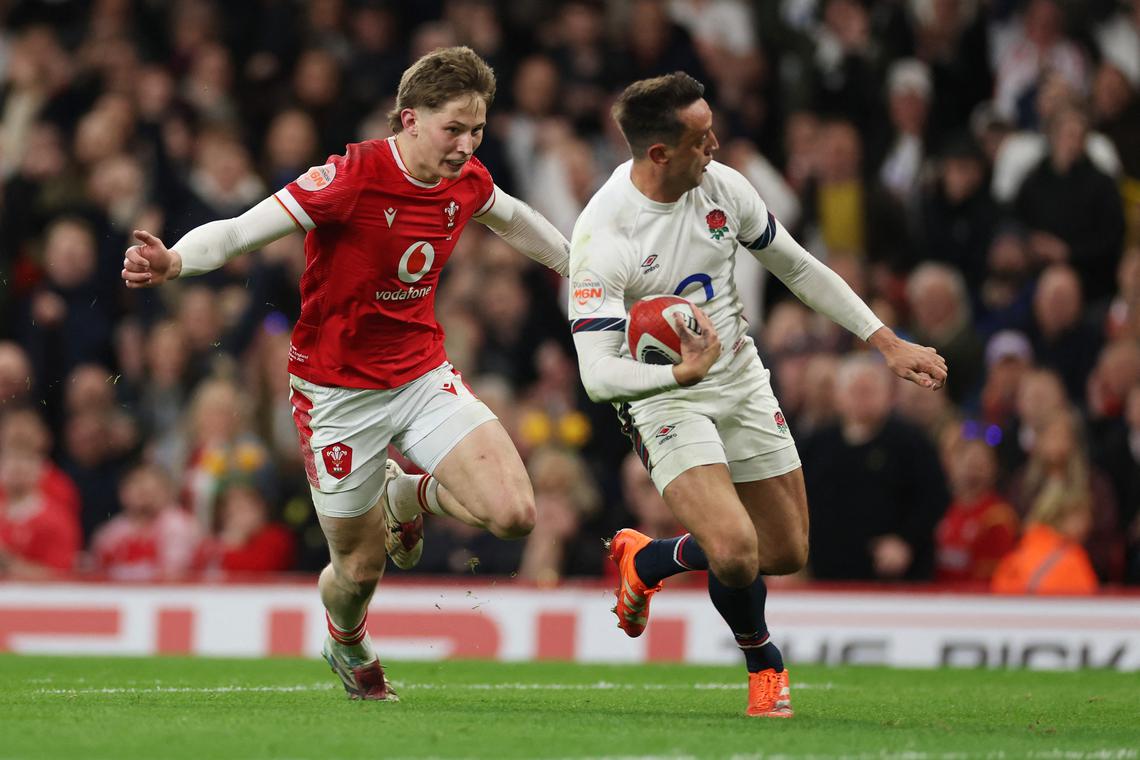 Fin Smith and Mitchell team up for the Lions