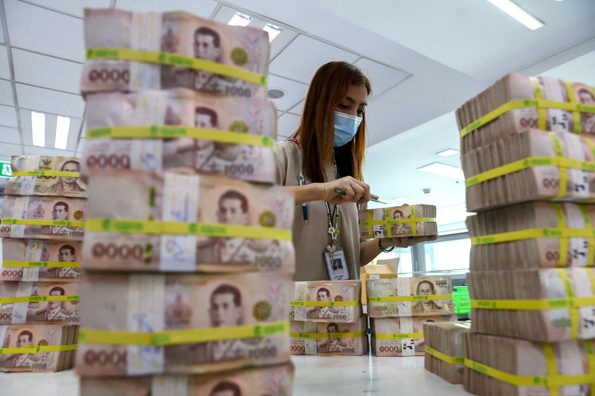 Thailand’s economy teeters as political turmoil threatens recovery efforts