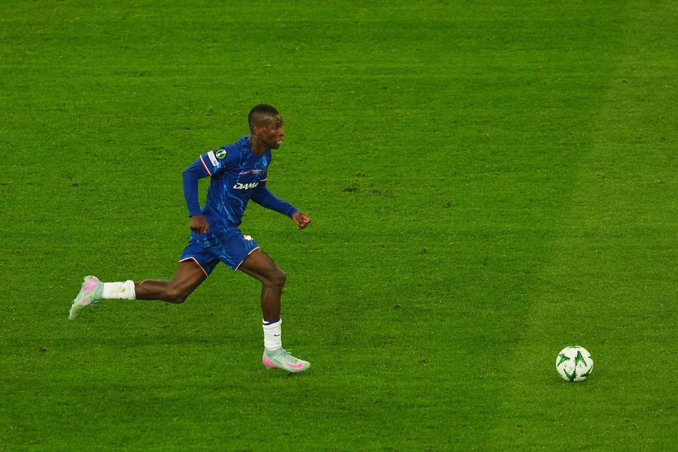 Chelsea's Jackson apologises for red card at Club World Cup