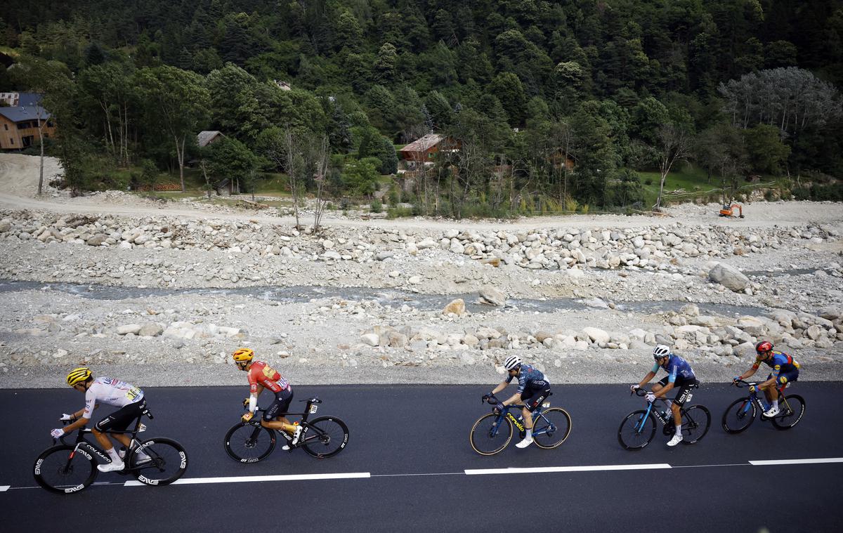 UCI to trial gear restrictions to combat dangerous speeds