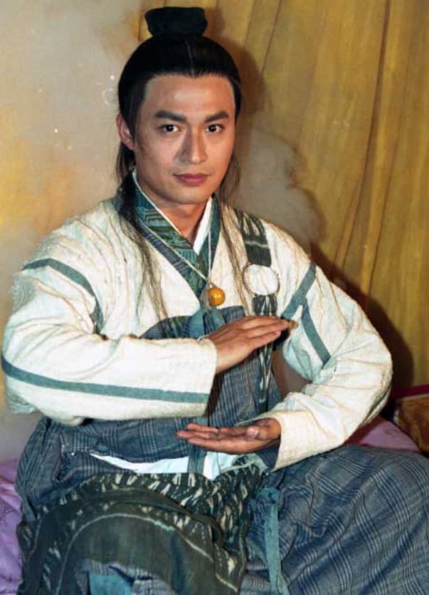 Ma Jingtao Collapses During Livestream After Performing At Hangzhou Theme Park