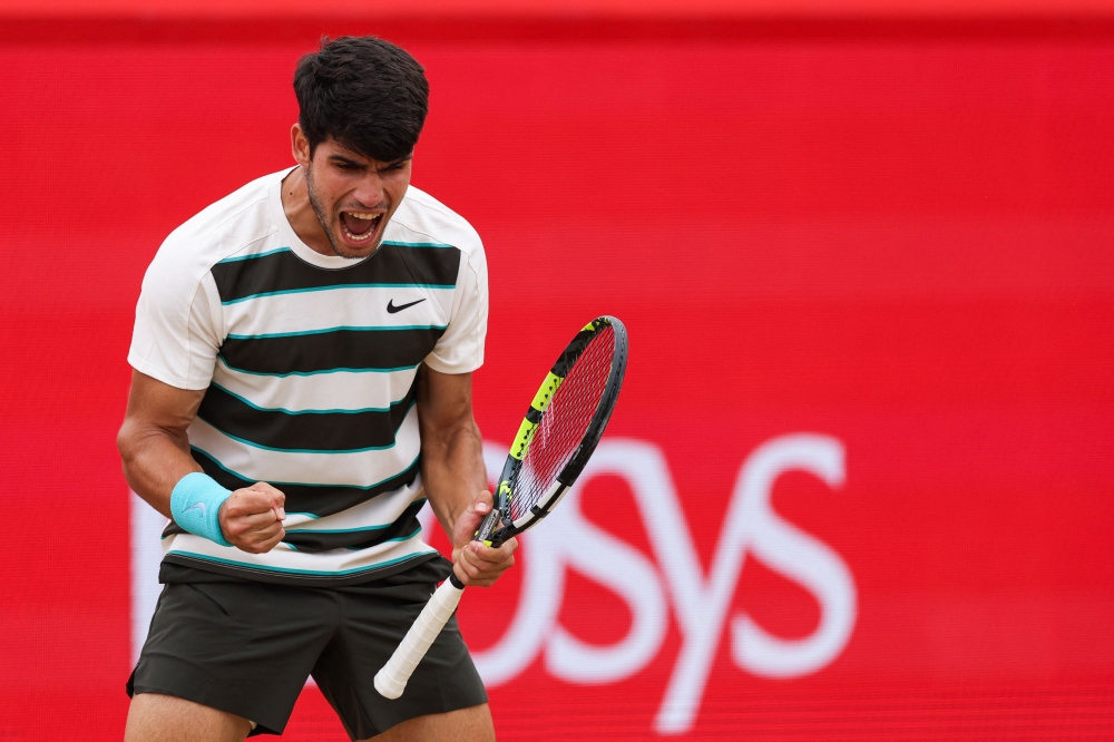 Alcaraz sends Wimbledon warning with Queen’s title defence
