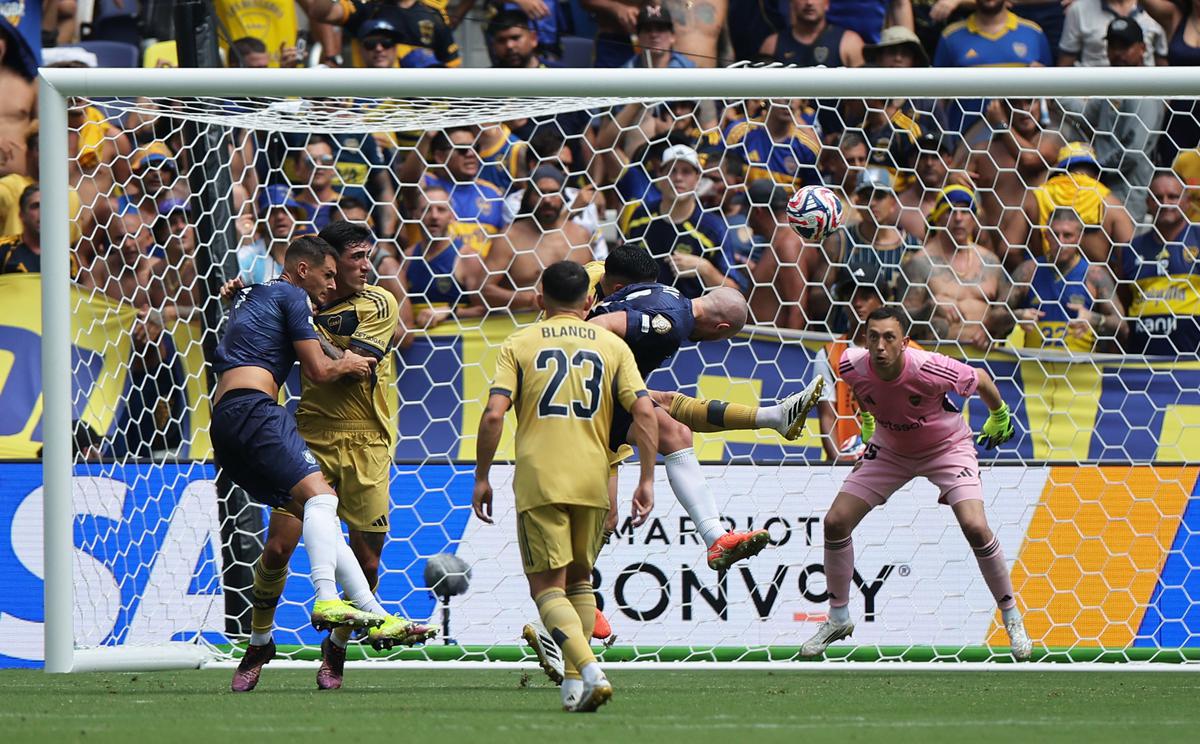 Schoolteacher Christian Grey scores dream goal as amateur Auckland City hold Boca Juniors to draw