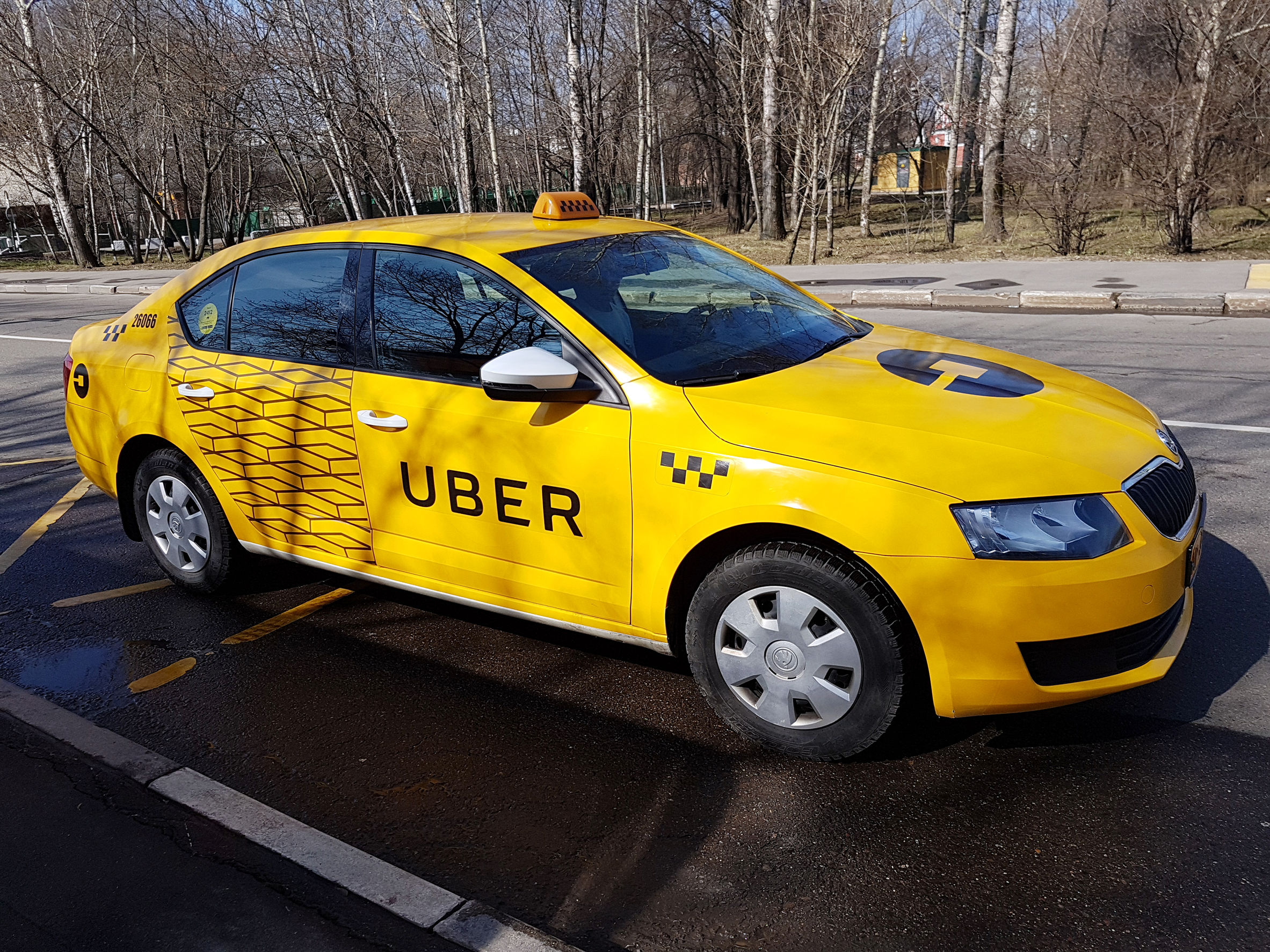 Uber to invest $300m in EV maker Lucid for robotaxi development
