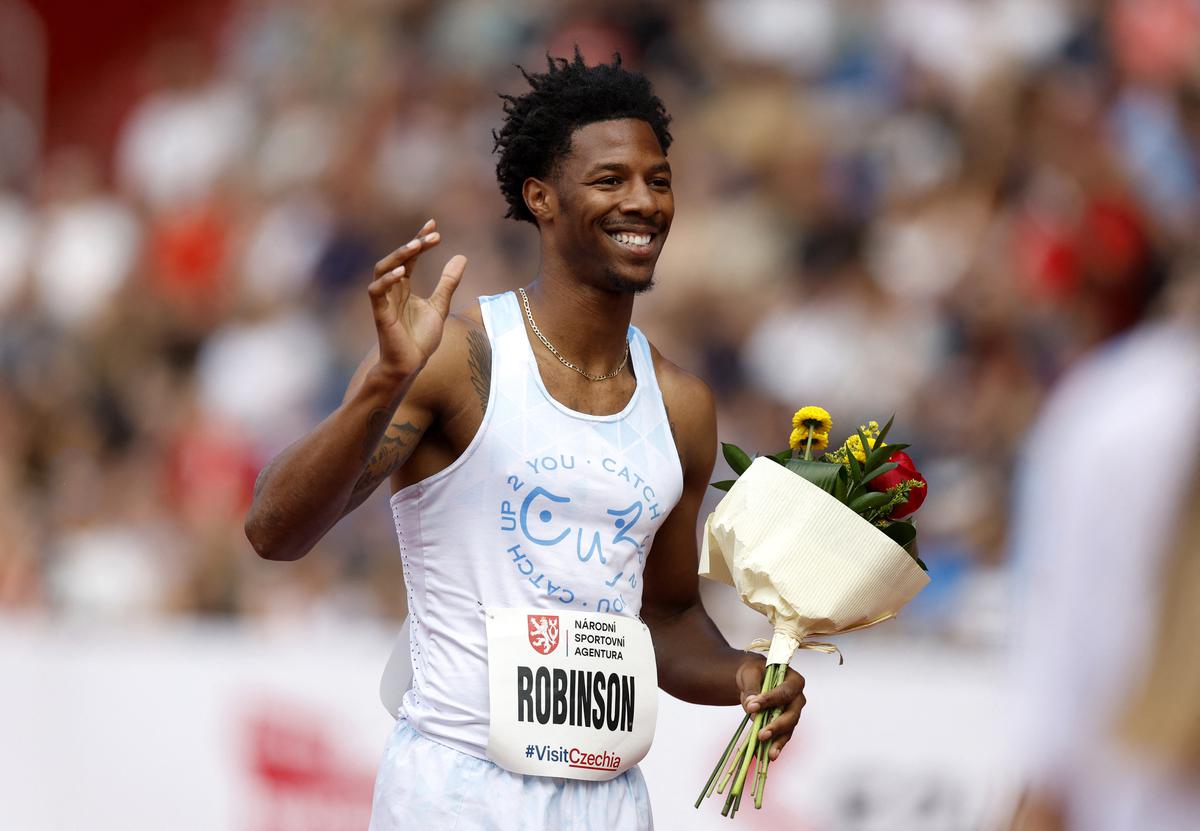 Robinson overcomes embarrassing wardrobe malfunction to win Ostrava 400 hurdles