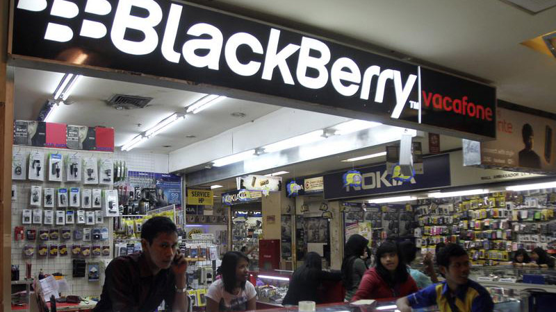 BlackBerry raises annual outlook on strong cybersecurity demand