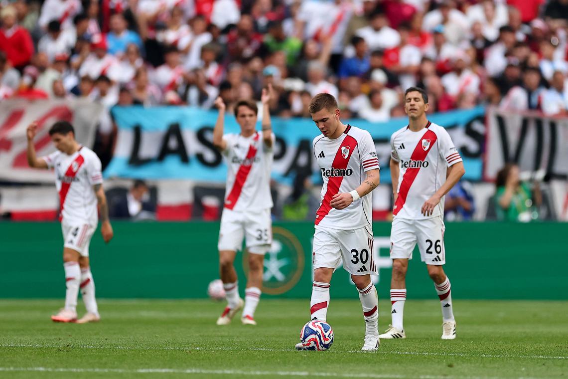 Inter Milan strike late to progress with 2-0 win over River Plate
