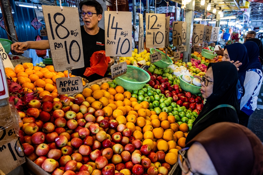 PM Anwar:  Apples, oranges to be exempt from SST rollout on imported fruits