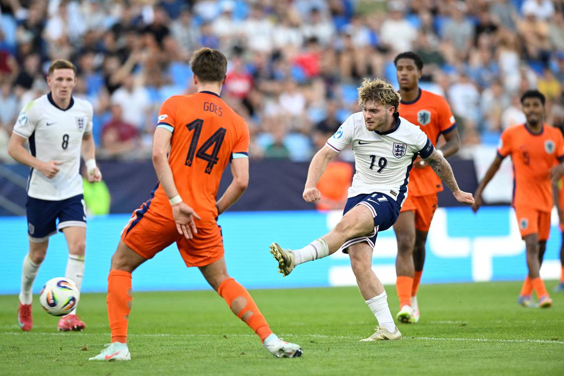 Elliott pays the price for 'silly' knee slide celebrating England U21 goal