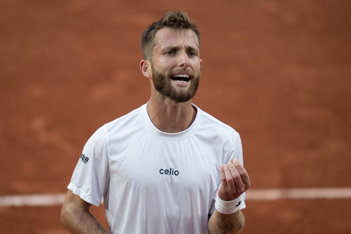 Moutet hits six underarm serves in Mallorca win over Altmaier
