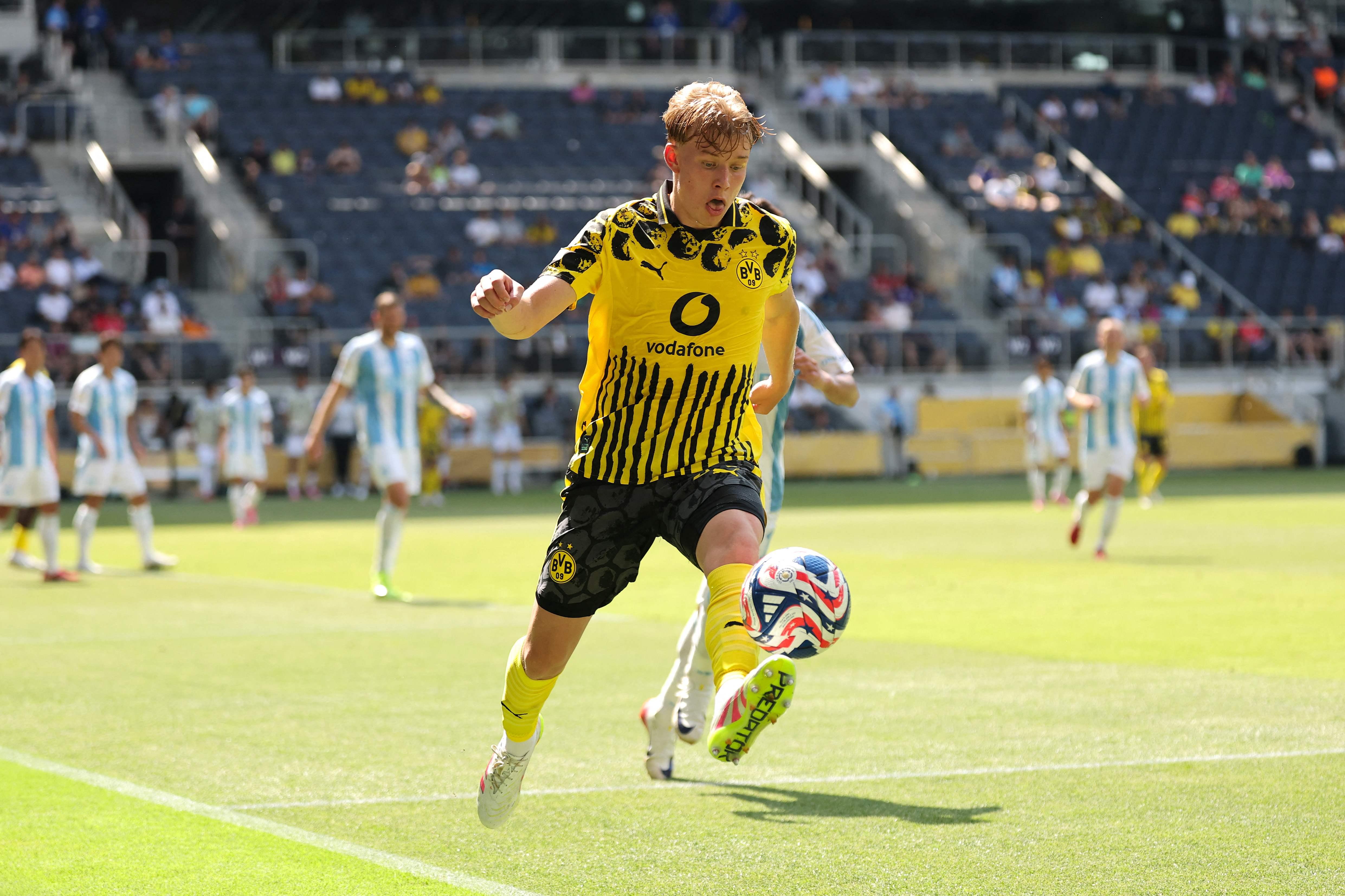 Daniel Svensson propels Dortmund to Club World Cup knockout stage