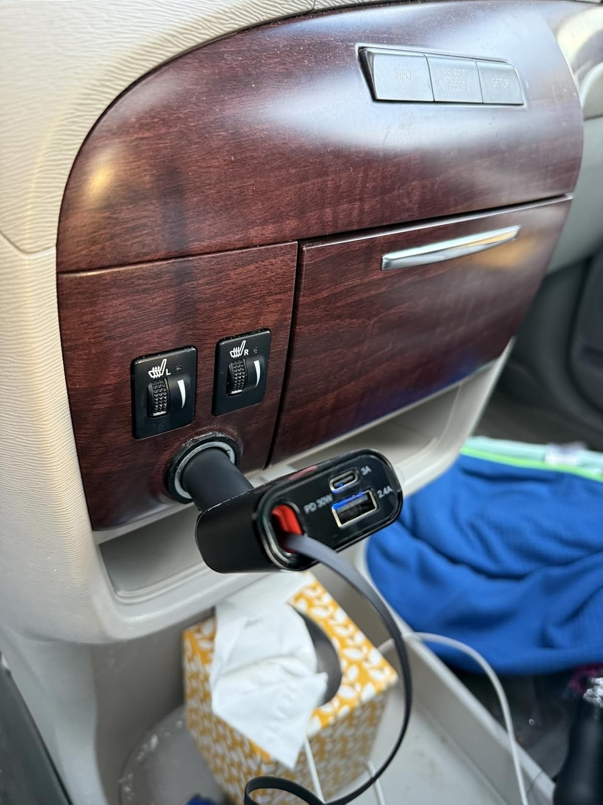This 'Must-Have' Retractable Car Charger Is A Certified Clutter Saver — And It's Under $15 Today