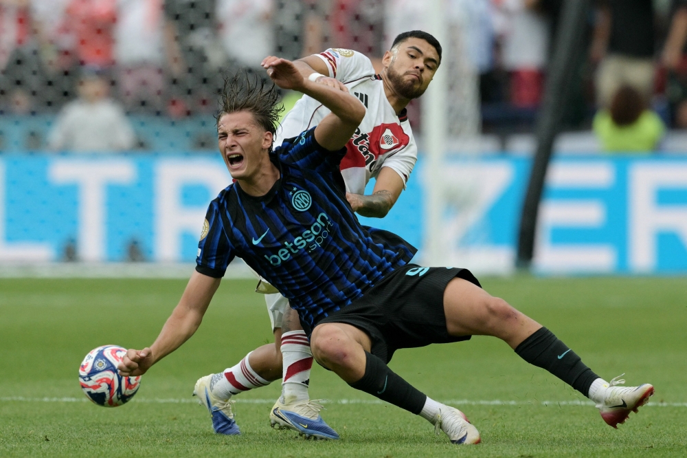 Inter Milan beat nine-man River Plate to reach Club World Cup last 16, Monterrey thrash Urawa to advance
