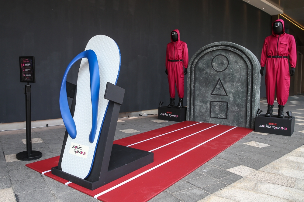 ‘Squid Game’ invades Lalaport BBCC with giant dolls and fan challenges for final season premiere
