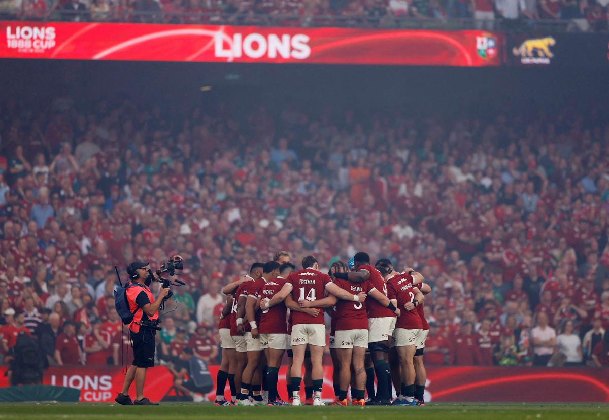 Ruthless Lions run in eight tries to down Force 54-7 in Perth