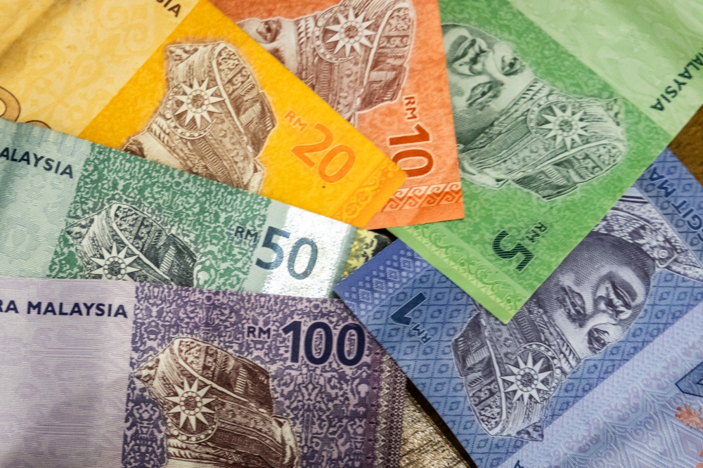 Ringgit opens stronger across majors on dovish Fed bets