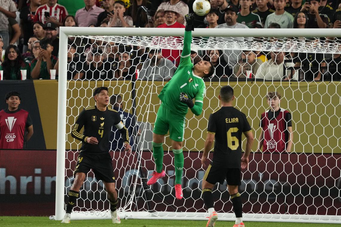 Vega's strike, Madu's own goal send Mexico to semis with 2-0 win over Saudi Arabia
