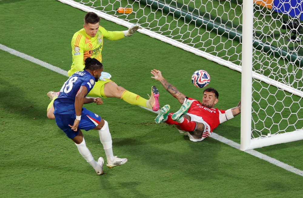 Late show! Chelsea hit three in extra time to stun 10-man Benfica in Club World Cup epic