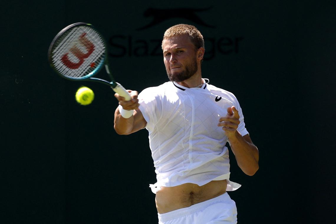 Wimbledon underway in sweltering conditions