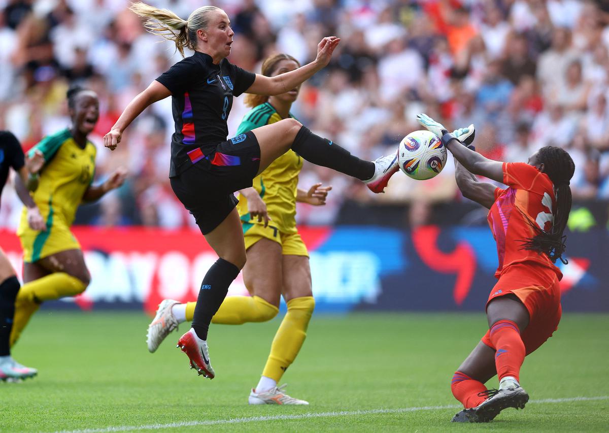 Can training and technology solve the ACL crisis in women's football?