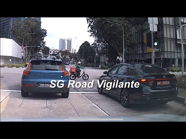 Straits Blvd grab food rider fail to conform to red light signal