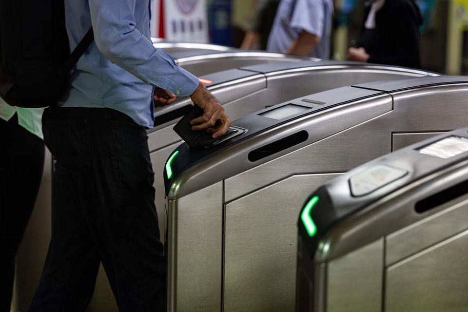 Kovan MRT station joins LTA scheme to reward commuters for morning off-peak travel