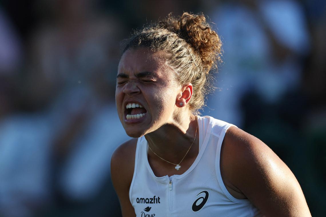 Paolini powers her way into Wimbledon second round