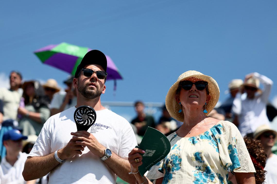Fans take cover on hottest opening day in Wimbledon history