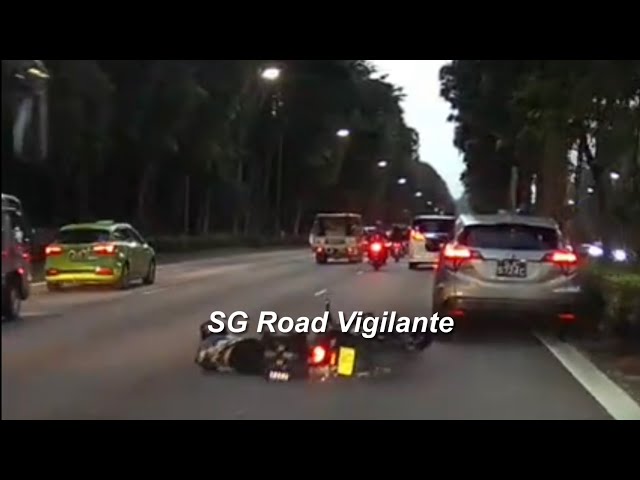 Bke towards woodlands motorcyclist lane split btw bus and lorry & fell