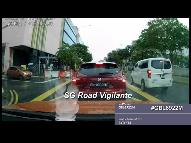 joo chiat road byd overtaking against flow of traffic and tbone by bmw