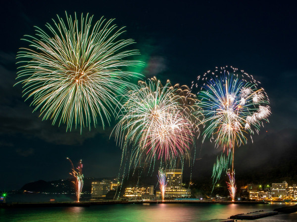 热海海上花火大会全攻略！举行时间表/交通方式/最佳观赏地点