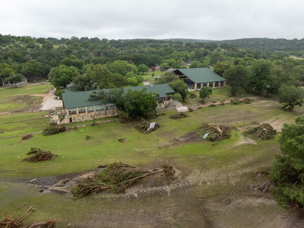 For the Parents of Camp Mystic, an Agonizing Wait for Missing Children